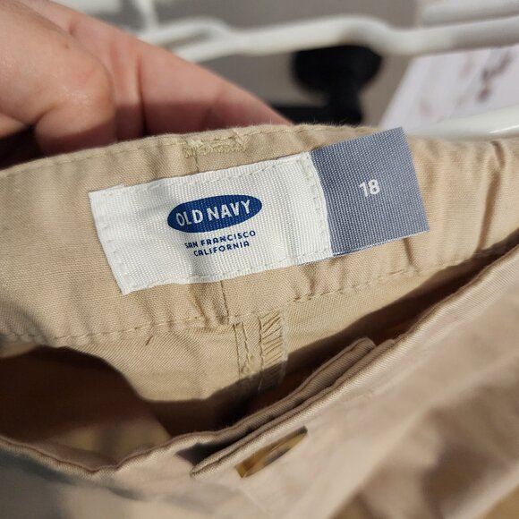 Old Navy Everyday High Waisted Khaki Shorts NWT Size 18 - Picture 4 of 5